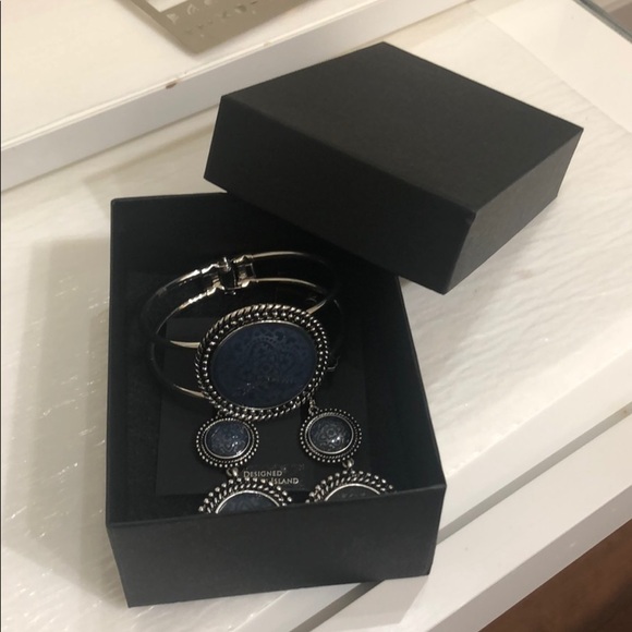 Earrings and bracelet set - Picture 10 of 12